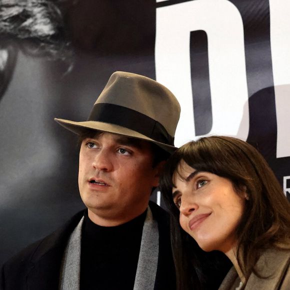 Exclusif - Alain-Fabien Delon et sa compagne Laura Bensadoun au photocall de la soirée Ciné-concert symphonique "Alain Delon, le dernier Samouraï" au Palais des congrès à Paris le 8 novembre 2024 le jour de son anniversaire.

© Jacovides / Moreau / Bestimage