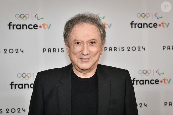 Le journaliste et animateur français Michel Drucker pose pour un photocall avant la conférence de presse de France Télévision "Paris 2024" à Paris le 11 juin 2024. Photo by Firas Abdullah/ABACAPRESS.COM