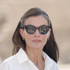 La reine Letizia visite le musée de Louxor à l'occasion de sa visite d'État en Égypte, à Louxor, Égypte, le 19 septembre 2025. © GTres/ABACA