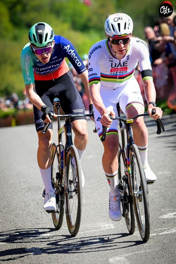 Alors que Paul va découvrir pour la première fois le Tour de France...

Le Français Paul Seixas, de l'équipe Decathlon CMA CGM, et le Slovène Tadej Pogacar, de l'équipe UAE Team Emirates-XRG, photographiés en pleine action lors de l'épreuve masculine élite de la course cycliste d'un jour « Liège-Bastogne-Liège » (UCI World Tour), un parcours de 259,5 km reliant Liège à Liège en passant par Bastogne, le 26 avril 2026. Photo : ABACAPRESS.COM