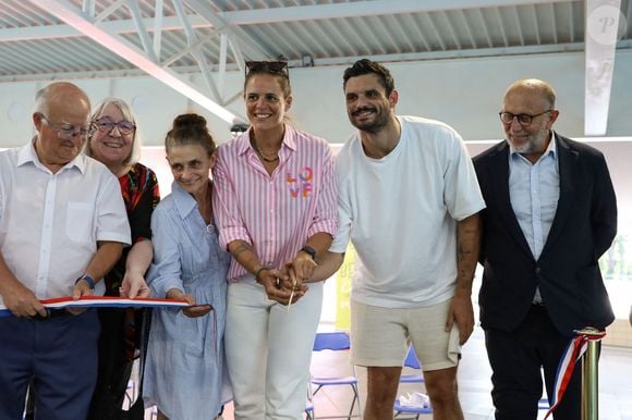Laure Manaudou enchaîne les événements aux côtés de son frère Florent, comme ce samedi 28 juin à Colombes, où ils ont inauguré le centre aquatique qui porte leur nom...

Laure Manaudou et son frère Florent Manaudou coupent le ruban avec le maire de Colombes et des officiels de la ville lors de l'inauguration du Centre Aquatique Olympique Laure et Florent Manaudou à Colombes, près de Paris, France, le 28 juin 2025. Photo par Ameer Alhalbi/ABACAPRESS.COM