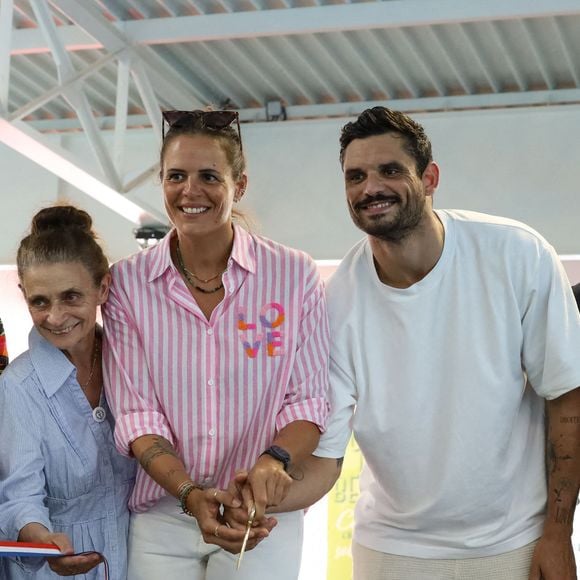 Laure Manaudou enchaîne les événements aux côtés de son frère Florent, comme ce samedi 28 juin à Colombes, où ils ont inauguré le centre aquatique qui porte leur nom...

Laure Manaudou et son frère Florent Manaudou coupent le ruban avec le maire de Colombes et des officiels de la ville lors de l'inauguration du Centre Aquatique Olympique Laure et Florent Manaudou à Colombes, près de Paris, France, le 28 juin 2025. Photo par Ameer Alhalbi/ABACAPRESS.COM