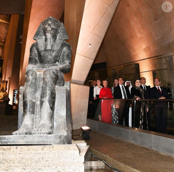 Le président égyptien Abdel Fattah Al-Sisi et la Première dame Entissar Al-Sisi assistent à la cérémonie d'inauguration du Grand Musée égyptien au Caire, en présence de délégations d'environ 80 pays, de représentants d'organisations internationales et régionales et de grandes entreprises mondiales. © Zuma Press/PsnewZ/Bestimage