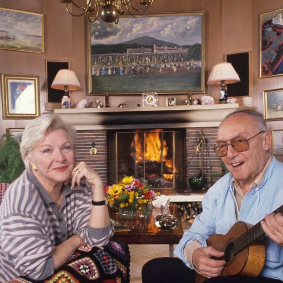 Et elle ne souhaitait pas avoir d'enfant avec lui

En France, à Rueil-Malmaison, rendez-vous avec Line RENAUD et son mari Loulou GASTE à leur domicile. Avril 1989 © Alain Canu via Bestimage