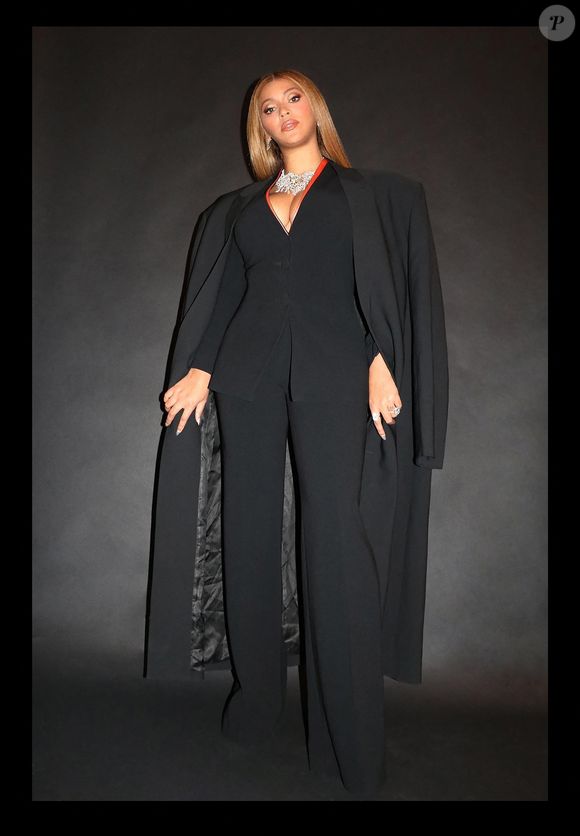 Tina Knowles et Beyoncé Knowles célèbrent le succès, respectivement de sa fille et de sa sœur Solange au New York City Ballet, dont elle est la première Afro-américaine à signer la musique d'un spectacle. Le 29 septembre 2022.