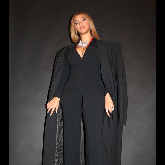 Tina Knowles et Beyoncé Knowles célèbrent le succès, respectivement de sa fille et de sa sœur Solange au New York City Ballet, dont elle est la première Afro-américaine à signer la musique d'un spectacle. Le 29 septembre 2022.