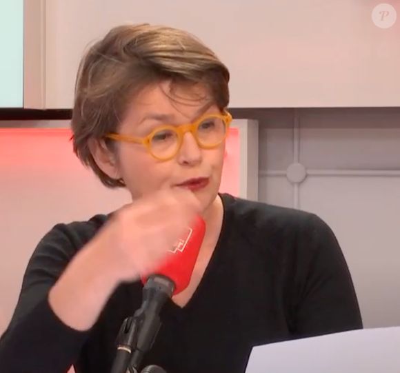 Le 6 juillet 2025, c'est la journaliste Carine Bécard qui a fait ses adieux aux auditeurs de Franceinfo et France Inter après s'être illustrée 16 ans sur la radio publique. 

Carine Bécard face à Christophe Castaner sur France Inter (Capture d'écran YouTube - France Inter en 2017).