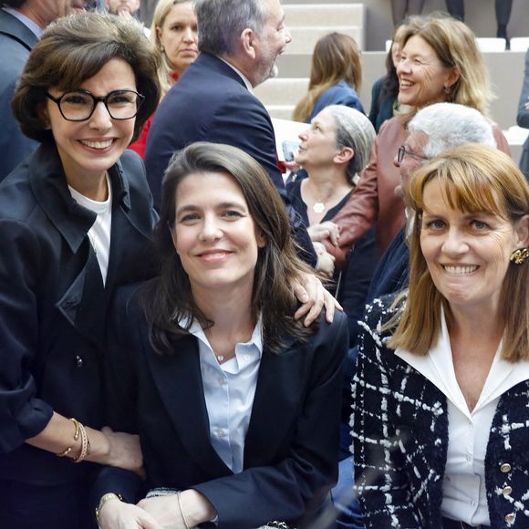Elle est apparue très souriante aux côtés de Rachida Dati. 

Rachida Dati, Charlotte Casiraghi, guest - Ouverture du Festival du Livre de Paris 2025 au Grand Palais à Paris le 10 avril 2025. Le Maroc est l'invité d'honneur du Festival du Livre de Paris 2025, qui fête son retour au Grand Palais. © Marc Ausset-Lacroix/Bestimage