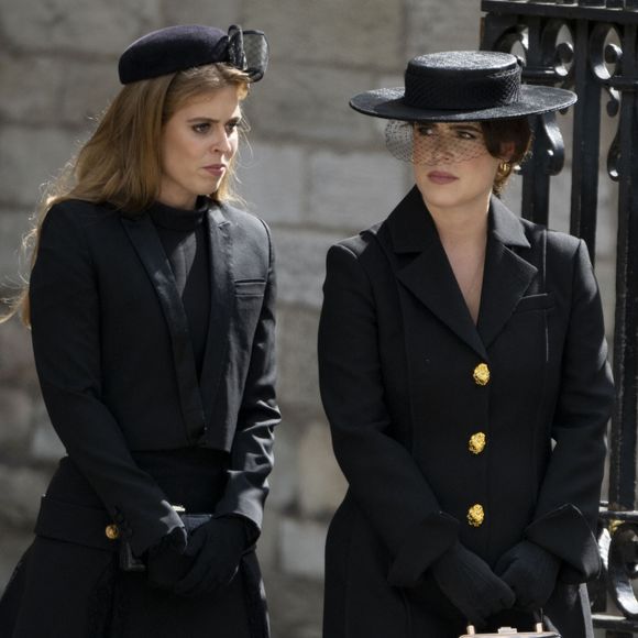 La princesse Beatrice d’York, La princesse Eugenie d’York - Arrivées au service funéraire à l'Abbaye de Westminster pour les funérailles d'Etat de la reine Elizabeth II d'Angleterre. Le sermon est délivré par l'archevêque de Canterbury Justin Welby (chef spirituel de l'Eglise anglicane) au côté du doyen de Westminster David Hoyle. Londres, le 19 septembre 2022. © Agence/ Bestimage