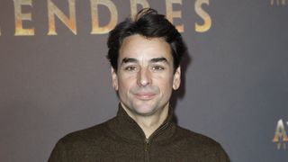 Loin des plateaux de télévision et de Paris, Julian Bugier se lance dans un défi de taille à plusieurs milliers de mètres d’altitude