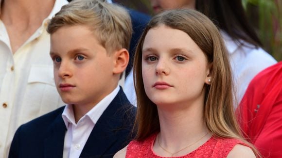 Jacques et Gabriella de Monaco attirent tous les regards lors d’une soirée symbolique à Monaco aux côtés de leurs parents