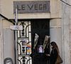 L'ex-star de la télé-réalité française a été retrouvée sans vie à son domicile à Nice ce mercredi 26 mars 2026. 

Illustration des fleurs déposées devant l'immeuble de Loana Petrucciani à Nice le 27 mars 2026.
© Bruno Bebert / Bestimage