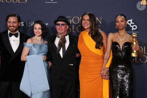 Interrogée par le "Parisien", Karla Sofia Gascon évoque ses relations avec l’équipe d’"Emilia Perez", dont Jacques Audiard

L'acteur Edgar Ramirez, la chanteuse Selena Gomez, Jacques Audiard, l'actrice Karla Sofia Gascon et l'actrice Zoe Saldana sacrés pour "Emilia Perez - « Emilia Pérez » de Jacques Audiard qui a remporté le prix du meilleur film Beverly Hills, CA. Backgrid USA / Bestimage