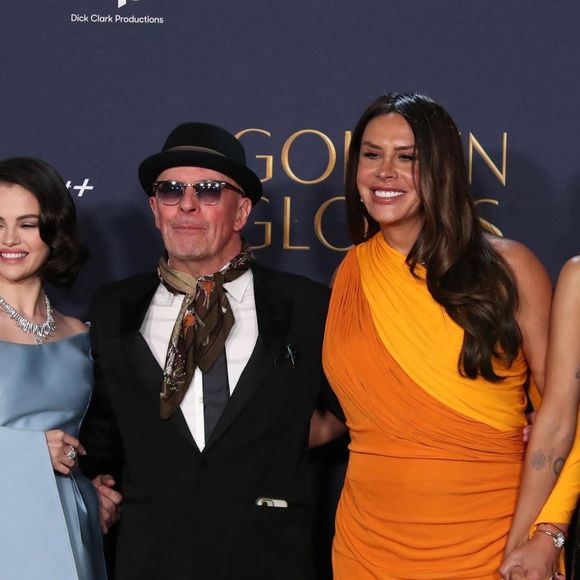 Interrogée par le "Parisien", Karla Sofia Gascon évoque ses relations avec l’équipe d’"Emilia Perez", dont Jacques Audiard

L'acteur Edgar Ramirez, la chanteuse Selena Gomez, Jacques Audiard, l'actrice Karla Sofia Gascon et l'actrice Zoe Saldana sacrés pour "Emilia Perez - « Emilia Pérez » de Jacques Audiard qui a remporté le prix du meilleur film Beverly Hills, CA. Backgrid USA / Bestimage