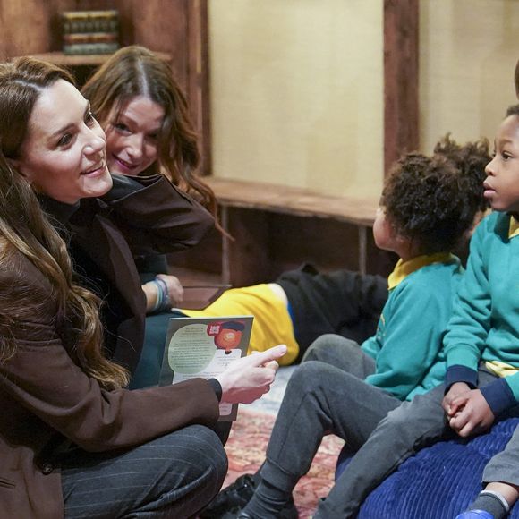 "L'audace de laisser de côté la future reine", "Avec tout le respect que je vous dois, je pense que la princesse de Galles aurait dû figurer dans cette liste. Elle est à la fois une excellente photographe et a également été photographiée par des femmes, notamment par Millie Pilkington", peut-on notamment lire.

Catherine Kate Middleton, princesse de Galles, lance un parcours interactif pour soutenir le développement social et émotionnel des enfants de moins de cinq ans, à la National Portrait Gallery à Londres le 4 février 2025.

© Julien Burton / Bestimage