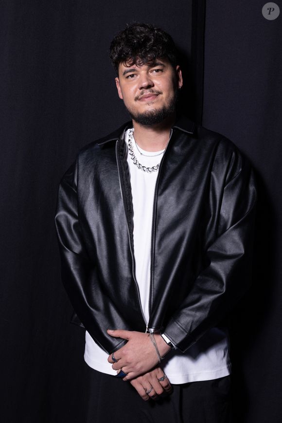 Exclusif - Joseph kamel en backstage de l'enregistrement de l'émission "La Boîte à secrets", présentée par F.Bollaert et diffusée le 23 janvier sur France 3, dans les studios du Lendit à Saint-Denis, France, le 16 décembre 2025. © Cyril Moreau/Bestimage
