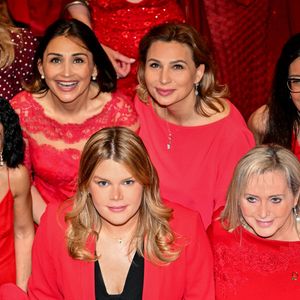 L’événement s’est tenu le jeudi 3 avril 2025.
Camille Gottlieb et Chantal Ravera, la présidente de l'association, entourés par des membres de l'association durant la 8eme soirée du Coeur organisée par Femmes Leaders Mondiales Monaco au Yacht Club de Monaco, le 3 avril 2025. Au programme : tombola, défilé de mode, vente aux enchères d’œuvres... 
© Bruno Bebert/Bestimage