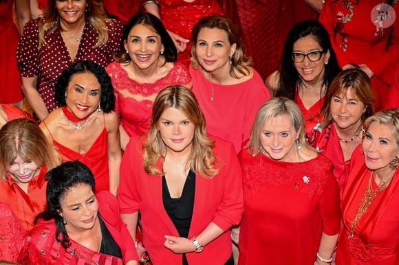 L’événement s’est tenu le jeudi 3 avril 2025.
Camille Gottlieb et Chantal Ravera, la présidente de l'association, entourés par des membres de l'association durant la 8eme soirée du Coeur organisée par Femmes Leaders Mondiales Monaco au Yacht Club de Monaco, le 3 avril 2025. Au programme : tombola, défilé de mode, vente aux enchères d’œuvres... 
© Bruno Bebert/Bestimage