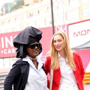 Khadja Nin et Béatrice Borromeo lors du 15ème Grand Prix de Monaco Historique le 26 avril 2026.
© Claudia lbuquerque / Bestimage
