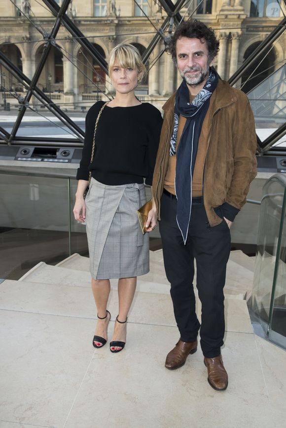 Marina Foïs et Eric Lartigau au défilé de mode "Louis Vuitton", collection prêt-à-porter Automne-Hiver 2017-2018 au musée du Louvre à Paris, le 7 Mars 2017.© Olivier Borde/Bestimage