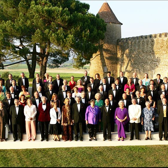 Propriété de LVMH, le prestigieux Château d'Yquem a récemment participé à la restauration de bouteilles datant de la fin du XIXe siècle retrouvées dans un château de République tchèque. 

À l'occasion du 150e anniversaire du classement officiel des vins de Bordeaux, célébré au château d'Yquem, les propriétaires des plus grands crus bordelais s'étaient réunis : Bernard et Hélène Arnault (château d'Yquem), Éric de Rothschild (château Lafite Rothschild), Corinne Mentzelopoulos (château Margaux), Philippine de Rothschild (château Mouton Rothschild) et la duchesse de Mouchy (château Haut-Brion). BERTRAND RINDOFF PETROFF / BESTIMAGE
