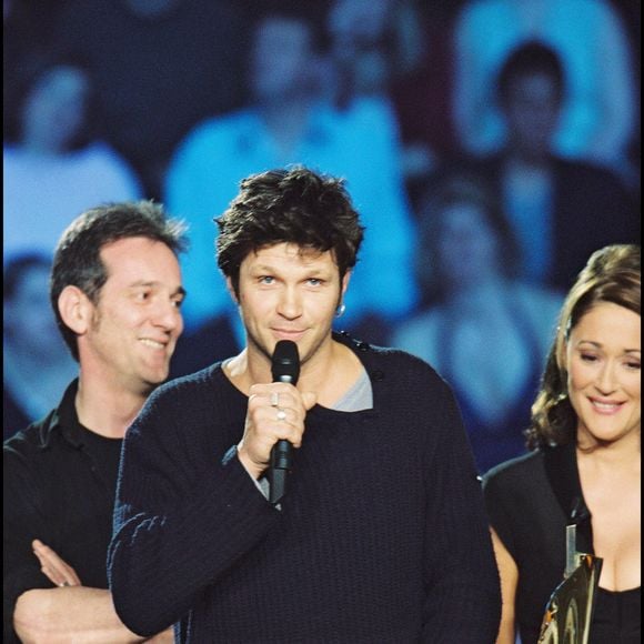 Archives - Le groupe "Noir Désir" meilleur album rock de l'année lors des Victoires de la musique 2002 (Bertrand Cantat, Jean Paul Roy) avec Daniel Lumbroso. AGENCE / BESTIMAGE
