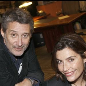 Mariés depuis mai 2007, les deux journalistes se sont rencontrés en 2004 lors de la célébration des 20 ans de Canal+, la chaîne qui les a révélés au grand public...

Antoine de Caunes et Daphné Roulier - RDV
