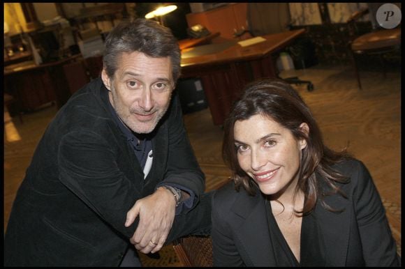 Mariés depuis mai 2007, les deux journalistes se sont rencontrés en 2004 lors de la célébration des 20 ans de Canal+, la chaîne qui les a révélés au grand public...

Antoine de Caunes et Daphné Roulier - RDV