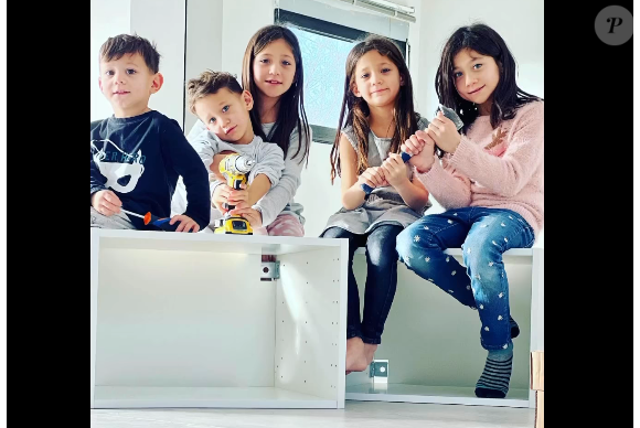 Ils sont à la tête d'une fratrie de neuf enfants.
La famille Fanich, révélée dans "Familles nombreuses, la vie en XXL", présente sa maison rénovée.