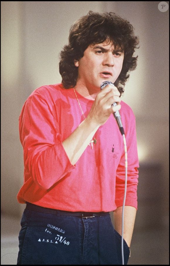 Daniel Balavoine sur le plateau d'une émission de télévision. Photo par DANIEL ANGELI / BESTIMAGE