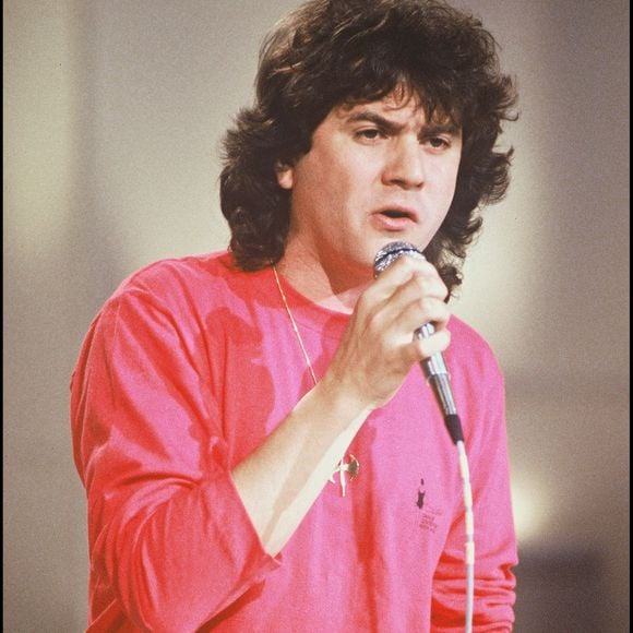 Daniel Balavoine sur le plateau d'une émission de télévision. Photo par DANIEL ANGELI / BESTIMAGE