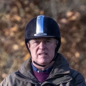 Le prince Andrew, duc d’York, lors d'une sortie équestre à Windsor, le 2 décembre 2024. Backgrid UK/ Bestimage