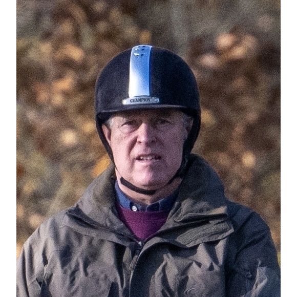 Le prince Andrew, duc d’York, lors d'une sortie équestre à Windsor, le 2 décembre 2024. Backgrid UK/ Bestimage