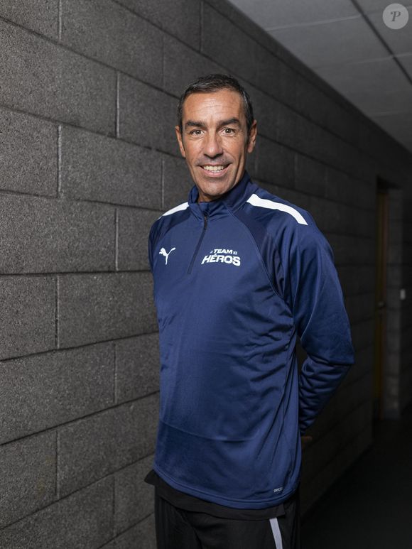 Exclusif - Robert Pires - Exclusif - Match de rentrée de la Team des Héros à Vesoul au profit des associations "Le Sourire d’Elias" et "Nous Aussi" le 8 septembre 2024. La Team des «  Héros », composée d’anciennes stars du football et d’influenceurs, a rencontré, hier au stade René-Hologne à Vesoul, une équipe du Racing club Vesoul pour soutenir Elias, un enfant malade. Ce match caritatif devant 1 500 spectateurs s’est soldé par une victoire (5-4) des « Héros. » © Pierre Perusseau/Bestimage
