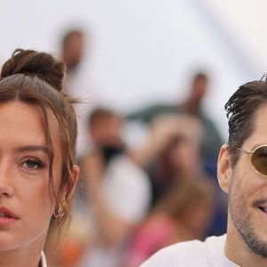 Une passion brûlante, presque palpable entre les deux comédiens, qui semble avoir déteint sur la réalité...

Adèle Exarchopoulos et François Civil - Photocall du film "L'Amour Ouf" (Beating Hearts / Compétition) lors du 77ème Festival International du Film de Cannes (14 - 25 mai 2024), le 24 mai 2024.  © Jacovides / Moreau / Bestimage