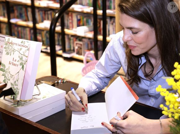 Charlotte Casiraghi dédicace son livre "La fêlure" à la Librairie Galignani à Paris le 3 Février 2026. © Bertrand Rindoff / Bestimage