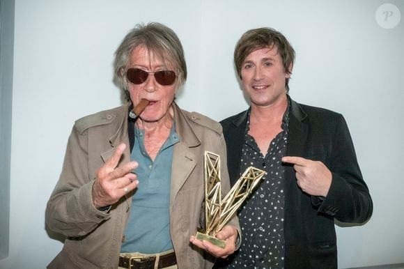 Une icône comme on n'en fait plus ! 

Exclusif - Jacques Dutronc (Victoire d'honneur) avec son fils Thomas Dutronc en backstage lors la 37ème cérémonie des Victoires de la musique à la Seine musicale de Boulogne-Billancourt. © Cyril Moreau / Tiziano Da Silva / Bestimage