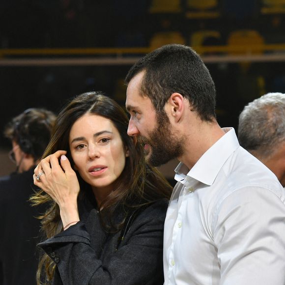 Le couple s’est mis d’accord sur un prénom respectant des critères stricts.

Exclusif - Louis Sarkozy et sa femme Natali Husic au championnat de kickboxing à Levallois, le 21 mai 2025. 

Photo : Vereen / Bestimage