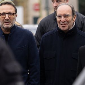 Il s'emploie à acheter une nouvelle chaîne télé avec un homme d'affaires milliardaire très puissant.

Exclusif - Arthur (Jacques Essebag) et Xavier Niel - Obsèques de Claude Berda au cimetière de Bagneux, le 22 décembre 2025. Co-fondateur de la société de productions télévisuelles, AB Productions, en 1977 avec J.C.Azoulay, Claude Berda est décédé le 19 décembre 2025 à l'âge de 78 ans.