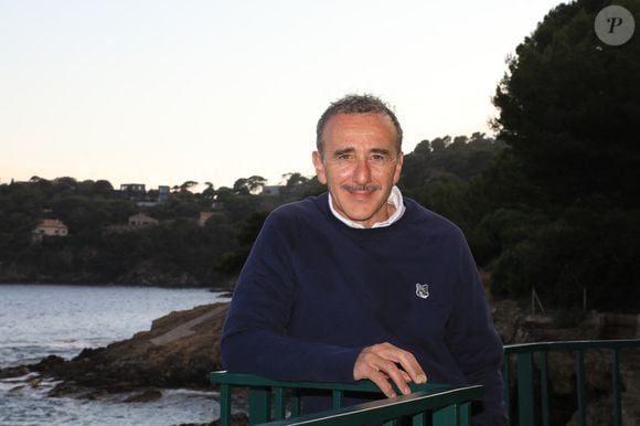 Exclusif - Elie Semoun - Les célébrités posent sur la terrasse de l'hôtel "Le Provencal" lors de la 5e édition du Festival de Porquerolles à Giens, le 14 juin 2024. © Chavaroche//Bestimage