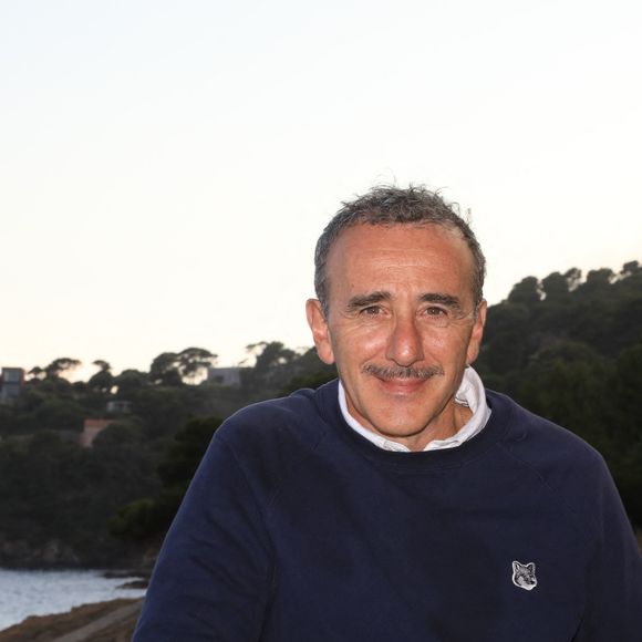Exclusif - Elie Semoun - Les célébrités posent sur la terrasse de l'hôtel "Le Provencal" lors de la 5e édition du Festival de Porquerolles à Giens, le 14 juin 2024. © Chavaroche//Bestimage