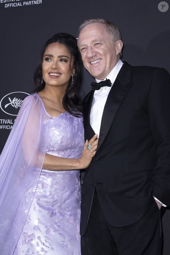 Naturellement, le couple a mis les petits plats dans les grands pour marquer le coup.

Salma Hayek et son mari François-Henri Pinault - Photocall du dîner "Women in Motion" par le groupe Kering, Place de la Castre, lors du 77ème Festival International du Film de Cannes le 19 mai 2024. © Olivier Borde/Bestimage