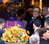 Ce jeudi 8 janvier, une dépêche AFP a dévoilé la tenue qui a été choisir pour son dernier voyage. 

Nicolas-Jacques Charrier porte le cercueil en osier de sa mère Brigitte Bardot lors ses obsèques de Brigitte Bardot en l'église Paroissiale Notre-Dame-de-l'Assomption de Saint-Tropez, France, le 7 janvier 2026.  © Jacovides-Moreau/Bestimage