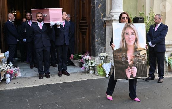 Au lendemain des obsèques de Loana, cette information a été rectifiée

Sorties des obsèques de Loana Petrucciani dans la cathédrale Sainte-Réparate à Nice le 10 avril 2026. © Bruno Bebert/Bestimage