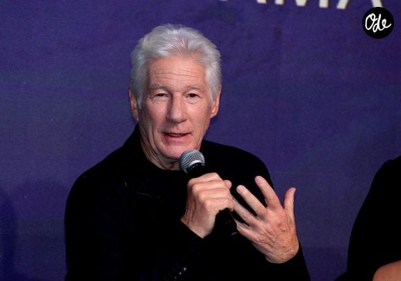 Mais cela n'a jamais pu se faire

Richard Gere s'exprimant lors d'une conférence organisée pour présenter le documentaire « Sabiduria y Felicidad – Una conversación íntima con el Dalai Lama » le 3 décembre 2025 à Mexico, au Mexique. Photo : Alfonso Manzano/Clasos/ABACAPRESS.COM