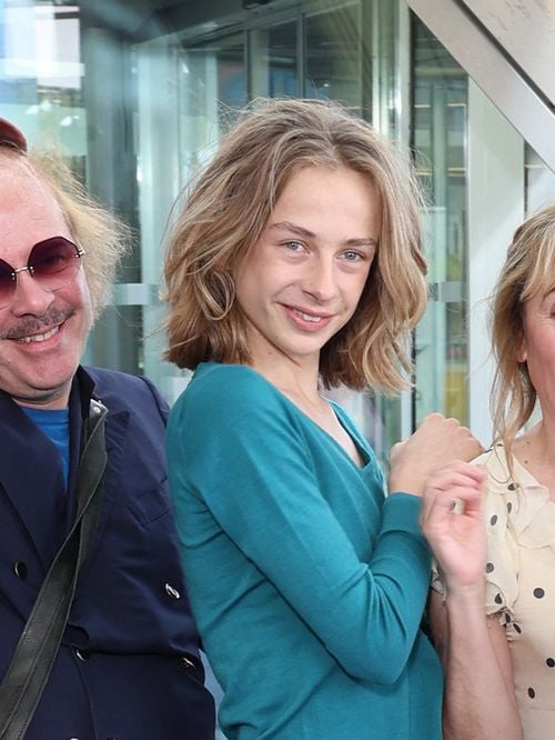 Look androgyne et sac de créateur, Billy, le fils de Julie Depardieu et Philippe Katerine, fait une apparition remarquée en pleine Fashion Week