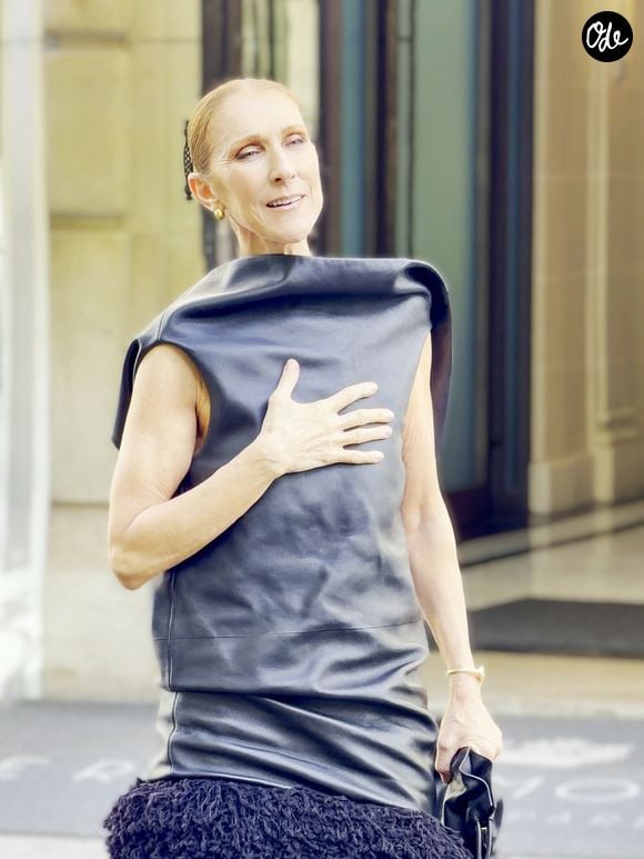 Céline Dion quitte le Royal Monceau entourée d’une foule de fans et s’offre un joli moment avec eux en dansant sur l’un de ses titres les plus emblématiques, "Pour que tu m’aimes encore", à Paris, France, le 1er septembre 2026. © Léa Vieillot/Bestimage