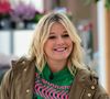 Depuis plus de vingt ans, Flavie Flament fait partie des visages familiers du petit écran. Révélée sur TF1 avec des émissions populaires comme Exclusif, Stars à domicile ou encore Vis ma vie, elle s’est rapidement imposée grâce à son style chaleureux et accessible. 

Semi-Exclusif - Flavie Flament tourne sa nouvelle émission "Flavie en France" (France 3), avec le retour du jeu "Le Schmilblic", à Vienne (Isère), le 24 octobre 2025. La diffusion est prévue du 17 au 21 novembre 2025.
© Romain Doucelin / Bestimage