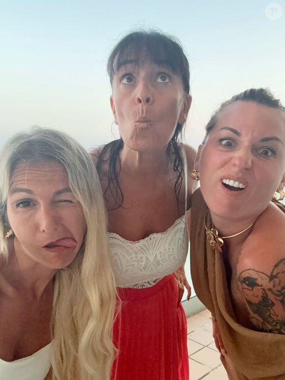 Ambre Dol, révélée par l'émission de TF1 "Familles nombreuses : la vie en XXL", partage son quotidien sur son compte Instagram.

Capture d'écran du compte Instagram d'Ambre Dol @Ambrefamily