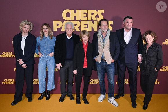 Thomas Soliveres, Pauline Clement, Andre Dussollier, Miou Miou, Emmanuel Patron, Arnaud Ducret et Armelle Patron posant lors du photocall de l'avant-première de 'Chers Parents' à l'UGC Bercy à Paris, France, le 16 février 2026. Photo by Christophe Meng/ABACAPRESS.COM